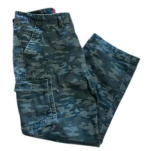 Case IH camoflauge cargo pants men’s size 38 military hemmed zippered pockets‎
